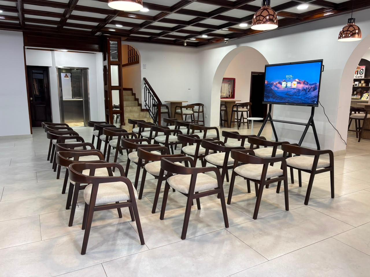 Salón KM 0 - 2